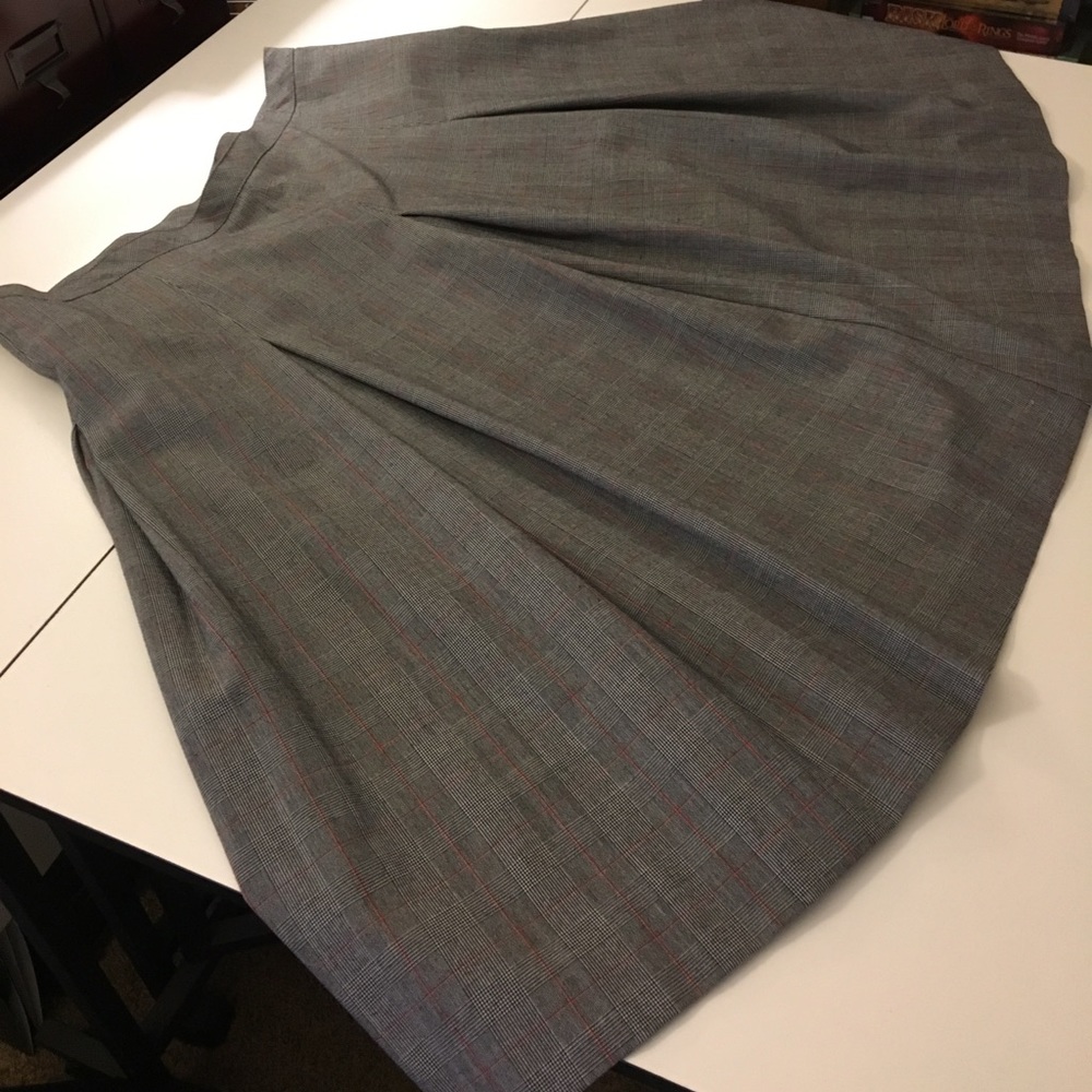 Gray plaid full skirt